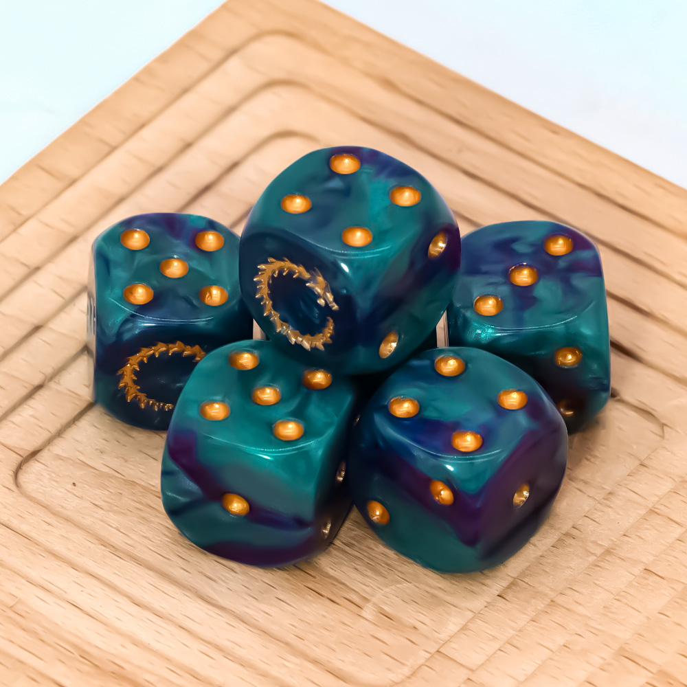 مجموعة من 6 قطع من نرد D6 ذهبي - مراجعة Board Game Live وسعره